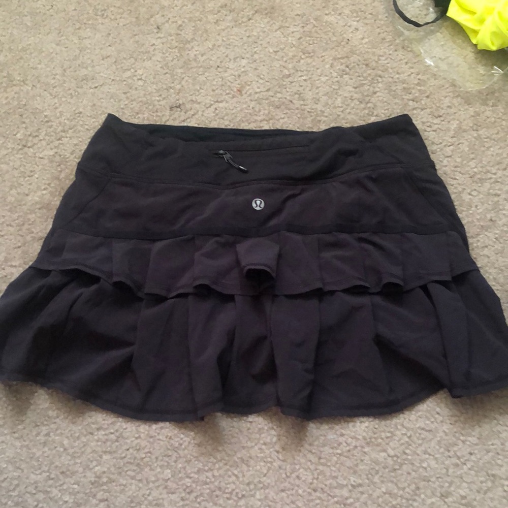 Lululemon black scort